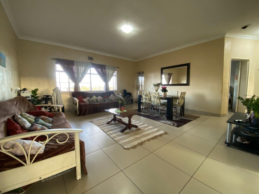 2 Bedroom Property for Sale in Oakdale Western Cape